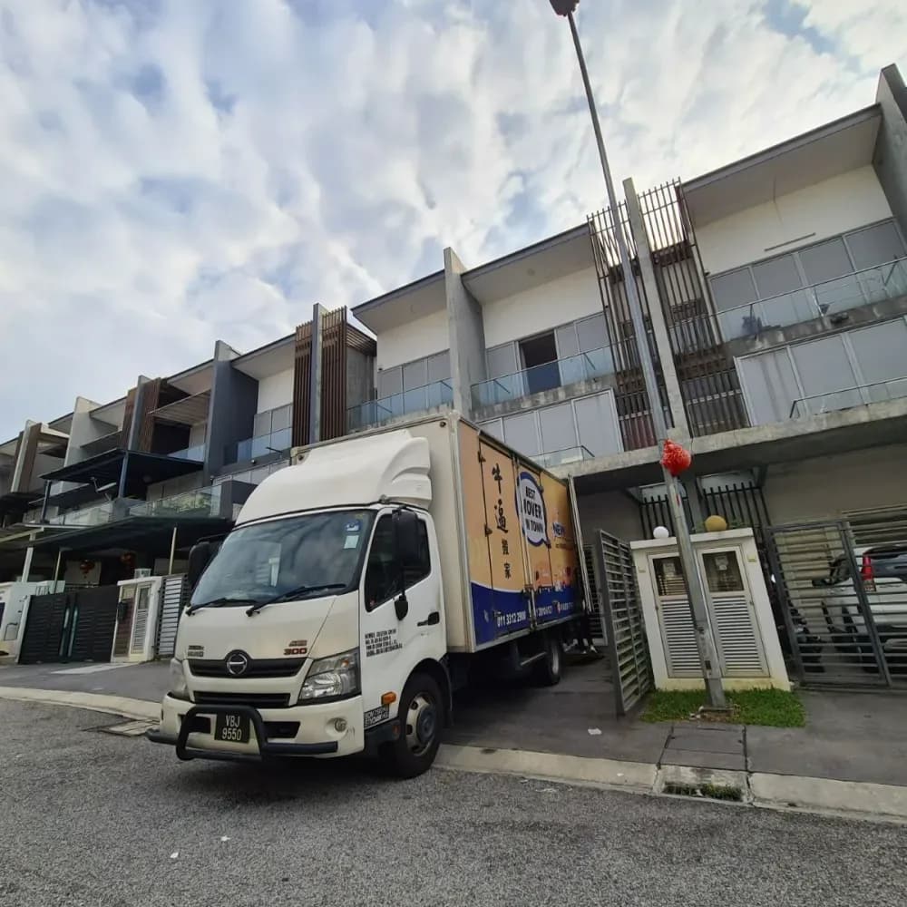 White and blue Newbie Movers delivery truck parked at the company's storefront location